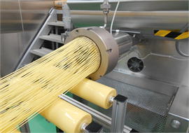 無加熱製法による製麺工程